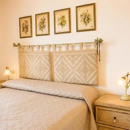 Nyaraló Rosa 4 *